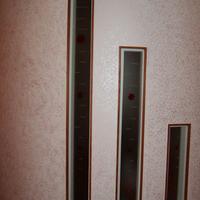 Vetri e profili in legno per parete