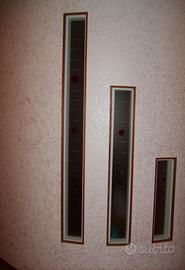 Vetri e profili in legno per parete