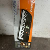 PIANOLA CASIO SA-77