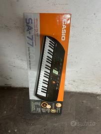 PIANOLA CASIO SA-77