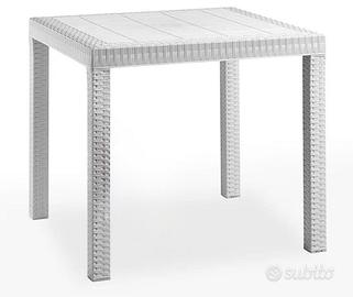 Tavolo da interno e esterno simil rattan nuovo 