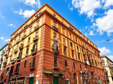 4 LOCALI A NAPOLI