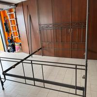 Letto baldacchino mattimoniale in ferro battuto