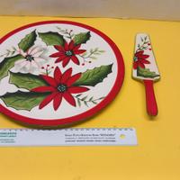 Piatto e paletta a tema natalizio con agrifoglio,