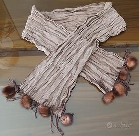 sciarpa in tessuto con inserti in vera volpe 