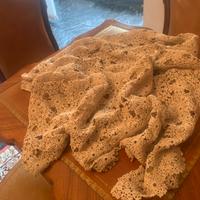 Tappetino da tavolo confezionato all’ uncinetto