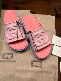 Gucci sandali ciabatte a fascia con plateau 692845