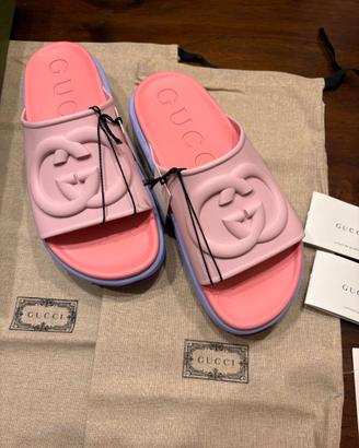 Gucci sandali ciabatte a fascia con plateau 692845