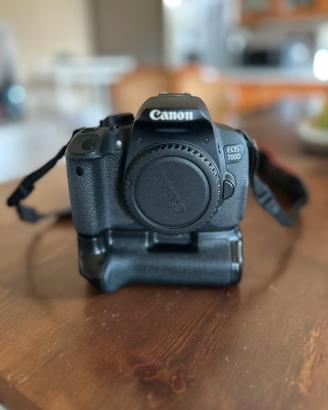 Canon EOS 700D + 2 obiettivi + Flash + Grip