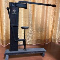 Imbottigliatrice manuale d’epoca per vino