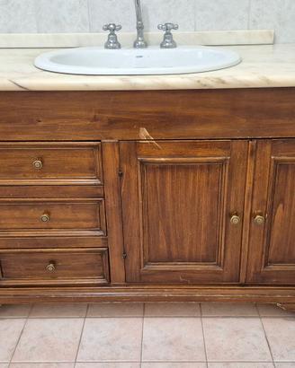 Mobile per bagno in arte povera.