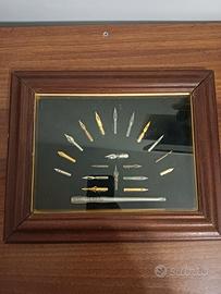 quadro con penna e pennini