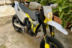 Husqvarna 701 supermoto