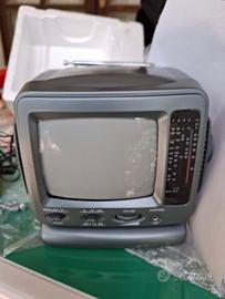 radio tv vintage in bianco e nero