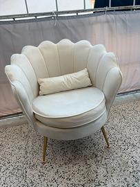 Poltroncina in velluto panna