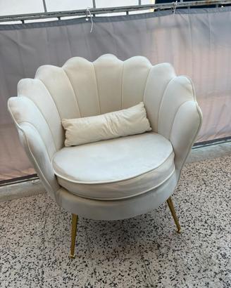 Poltroncina in velluto panna