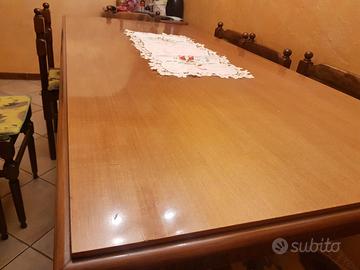Tavolo e 8 sedie