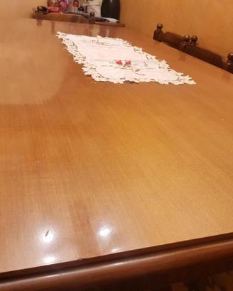 Tavolo e 8 sedie