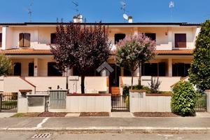 VILLA A SCHIERA A BUDRIO