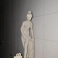 Dal Torrione, La bagnante, scultura in marmo