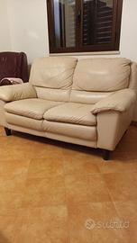 Divano biposto marca Divani & Divani in vera pelle