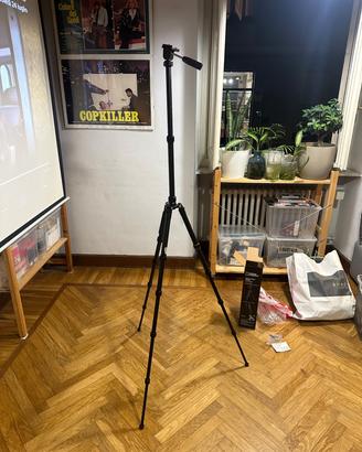 Treppiede video National Geographic in alluminio