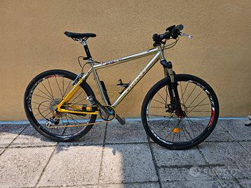Giant Atx 850 