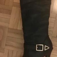 Stivali eleganti con tacco