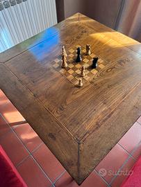 Tavolo con scacchiera