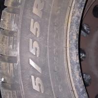 treno di gomme con cerchioni usati