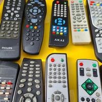 vari modelli telecomandi e caricabatteria