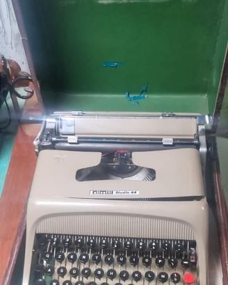 macchina da scrivere Olivetti