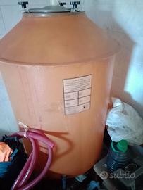 Recipiente in vetroresina di 5000 litri con rubine