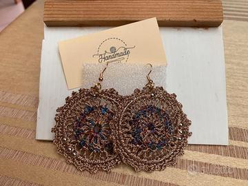 Orecchini in cotone laminato color bronzo €12