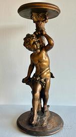 Antica colonna con purto cherubino