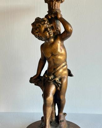 Antica colonna con purto cherubino