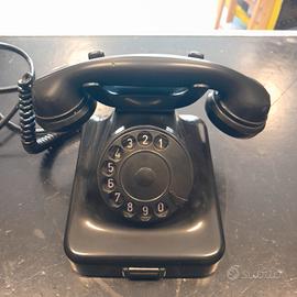 telefono in bachelite anno 1957