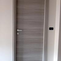 PORTA A BATTENTE BUILDING 90X210 cm ROVERE GRIGIO.