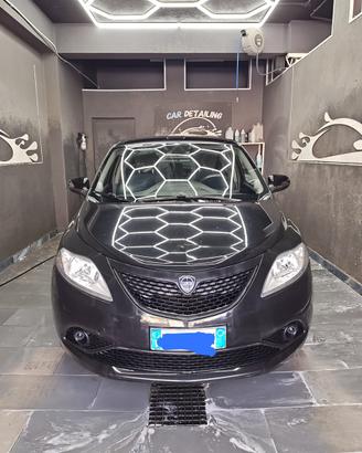 Lancia y