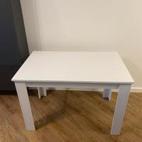 Tavolo bianco da pranzo