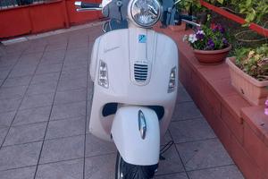 Vespa 300 GTS 