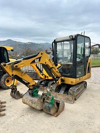 B413-Mini escavatore CAT 301.6 cabina chiusa risca