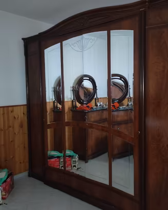 Camera da letto matrimoniale in legno 