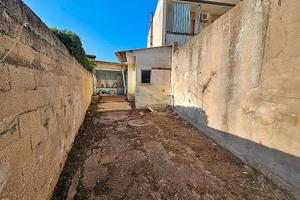 (S) RIBASSO Casa indipendente con cortile