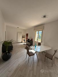 Stanza singola in zona isolotto con balcone