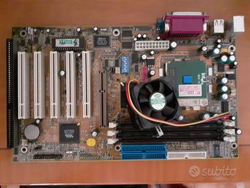 Scheda madre Soltek con Celeron vintage