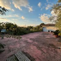 Villino indipendente con magazzino