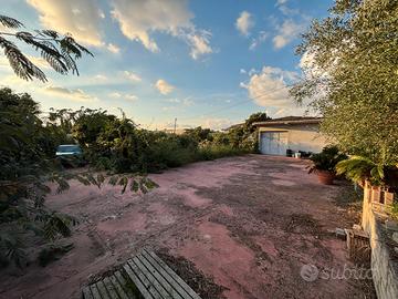 Villino indipendente con magazzino