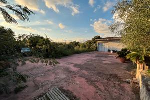 Villino indipendente con magazzino