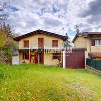 VILLA INDIPENDENTE SU TRE LATI CON GARAGE TERRAZZA